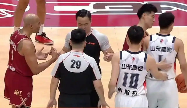 山东男篮23分惨败浙江稠州，心凉了，邱彪或已对球队失去控制